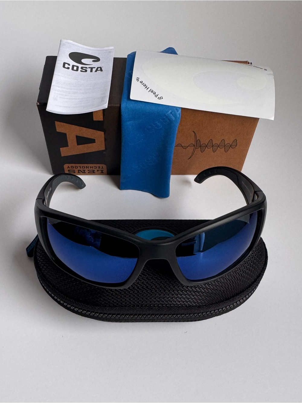BRAND NEW Costa Sunglasses with Blue Mirror 580P Lenses and Black Frame